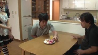 Fille n’est pas timide pour montrer sa chatte – CosplayInJapan