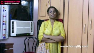 Indian Babe Lily Chatting With Her Fans – MySexyLily.com