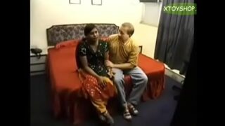 mumbai college girl seducing white traveler in hotel room