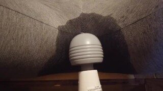ドМ美女が電マ責めで大量お漏らし　グレーのスパッツが染みだらけ