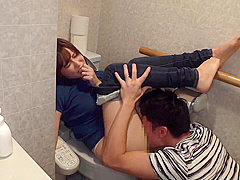 B2I0602-Attacking a big butt mother-in-law while cleaning the toilet