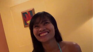 Thai girl masturbaes and get screwed